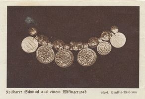 Cranz Kr. Samland, Ort, Kreis Samland Cranz Kr. Samland, Schmuck aus einem Wikingergrab im Kaupwäldchen 