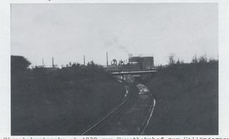 Königsberg (Pr.), Stadtkreis Königsberg Königsberg, Eisenbahnstrecke vom Hauptbahnhof zum Holländerbaum, im Hintergrund die neue Gasanstalt Кёнигсберг, железная дорога от главного вокзала к Холлендербауму, на заднем плане новый газовый завод