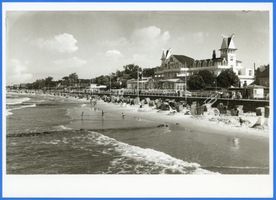 Cranz Kr. Samland, Ort, Kreis Samland Cranz Kr. Samland, Strand mit Hotel Monopol IX Cranz, Strandpromenade