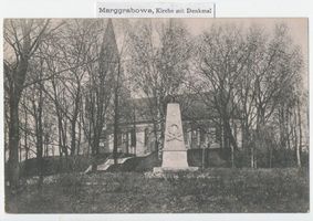 Treuburg, Kreis Treuburg Marggrabowa, Kirche mit Denkmal 