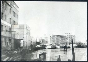 Königsberg (Pr.), Stadtkreis Königsberg Salzwiese (fr. Michellystraße) Königsberg (Pr.), An der Michellystraße, Der alte Pregel in Richtung Kaiserbrücke Кёнигсберг (Пр.), у Михеллиштрассе, Старый Прегель в сторону Императорского моста