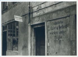 Allenstein, Stadtkreis Allenstein Allenstein, Königstraße, Rest einer  deutsche Schrift als Werbung eines Malermeisters 