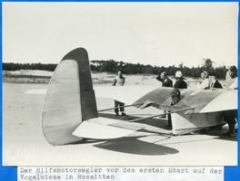 Rossitten Kr. Samland, Kreis Samland Rossitten Kr. Samland, Hilfsmotorsegler vor dem 1. Start Росситтен, Самбийский район, вспомогательный мотопланер перед первым стартом