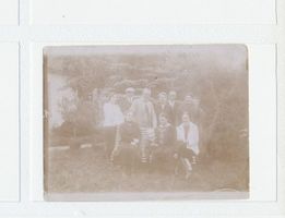 Moritzhöhe, Stadtkreis Tilsit Moritzkehmen, Personenruppe, Treffen im Garten Морицкемен, группа людей, встреча в саду