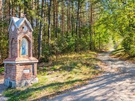 Nußtal, Kreis Allenstein Nußtal, Wegkreuzkapelle nach der Restaurierung 