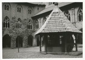 Marienburg, Westpr., Kreis Marienburg Marienburg, Die Marienburg, Kreuzhof mit Schloßbrunnen VI Marienburg, Schloß