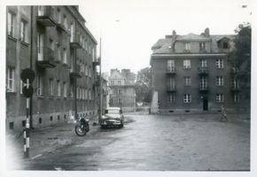 Mohrungen, Stadt, Kreis Mohrungen Mohrungen, Blick von der Kreissparkasse über den Markt in die Fleischerstraße 