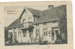 Sandkirchen, Kreis Tilsit-Ragnit Sandkirchen, Sattlerei und Kaufhaus Зандкирхен, шорная мастерская и универмаг
