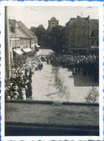 , Rößel, Marktplatz mit Blickrichtung Gymnasialkirche, Fronleichnamsprozession Рёссель, рыночная площадь с видом в сторону гимназической церкви, процессия в праздник Тела Христова