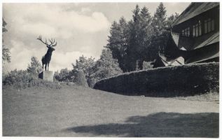 Jagdhaus Rominten, Kreis Goldap Jagdhaus Rominten, Hubertus-Kapelle mit Hirschstandbild III Ягдхаус Роминтен, капелла Святого Губерта со статуей оленя, III