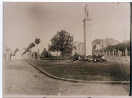 Preußisch Holland, Stadt, Kreis Preußisch Holland Preußisch Holland, Kleiner Exerzierplatz, links Siegeseiche und Kriegerdenkmal 