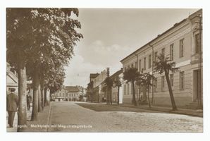 Ragnit, Kreis Tilsit-Ragnit Ragnit, Marktplatz mit Magistratsgebäude Рагнит, рыночная площадь со зданием магистрата