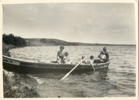 Rhein Kr. Lötzen, Kreis Lötzen Rhein Kr. Lötzen, Familienausflug ans Steilufer des Rheiner See Райн, уезд Лётцен, семейная прогулка к обрывистому берегу Райнского озера