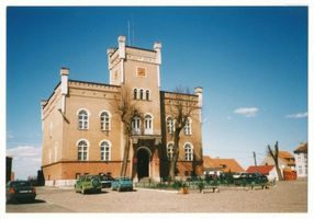 Passenheim, Stadt, Kreis Ortelsburg Passenheim, Marktplatz mit Rathaus III Passenheim, Rathaus