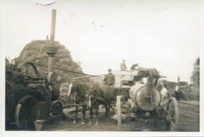 Ebenfelde Kr. Lyck, Ort, Kreis Lyck Ebenfelde Kr. Lyck, Drescharbeiten Landwirtschaft in Ostpreußen