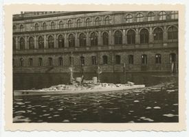 Königsberg (Pr.), Stadtkreis Königsberg Königsberg (Pr.), Modell der  Hindenburg  vor der Börse Königsberg, Börse am Pregel