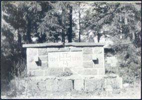 Lahna, Kreis Neidenburg Lahna, Ehrenfriedhof, Eingang 