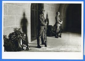 Hohenstein Kr. Osterode, Stadt, Kreis Osterode Hohenstein i. Ostpr., Reichsehrenmal Tannenberg, Zwei Wächter Hohenstein, Tannenberg-Nationaldenkmal