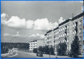 Allenstein, Stadtkreis Allenstein Allenstein, Straße mit Neubauten - Ulica Gagarina 