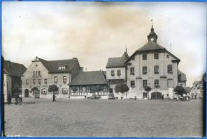 Sensburg, Stadt, Kreis Sensburg Sensburg, Marktplatz mit Sparkasse und Rathaus 