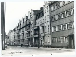 Allenstein, Stadtkreis Allenstein Allenstein, Straße mit Giebelhäuser 