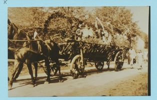 Friedenberg, Kreis Gerdauen Friedenberg, 1. Mai 1936, Festwagen des Gutes Mehleden 