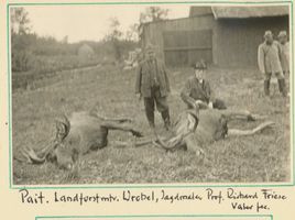 Pait, Kreis Elchniederung Pait, Landforstmeister Wrobel und Jagdmaler Prof. Richard Friese 