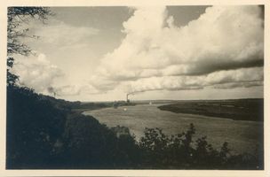 Ragnit, Kreis Tilsit-Ragnit Ragnit, Memelstrom und Zellstofffabrik, Blick vom Schloßberg 