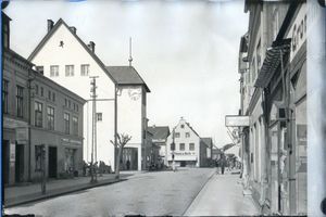 Fischhausen, Stadt, Kreis Samland Fischhausen, Langgasse mit Rathaus (links) Фишхаузен, Ланггассе с ратушей (слева)