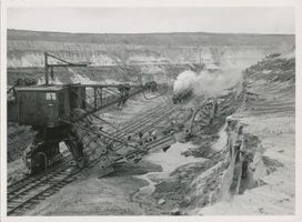 Palmnicken, Kreis Samland Palmnicken, Bernsteinwerk, Tagebau, Bernsteingewinnung mit dem Bagger Пальмникен, янтарный завод, карьер, добыча янтаря экскаватором
