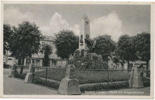 Saalfeld, Kreis Mohrungen Saalfeld, Markt mit Kriegerdenkmal II 