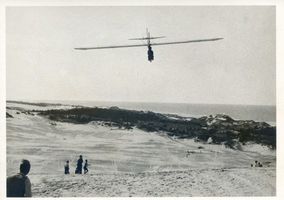Rossitten Kr. Samland, Kreis Samland Rossitten Kr. Samland, Segelflugzeug nach dem Start II Росситтен, уезд Самбия, планер после старта, II