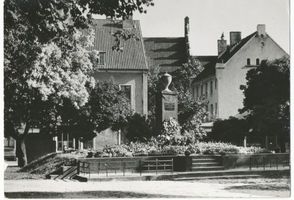 Rastenburg, Stadt, Kreis Rastenburg Rastenburg, Ortsteilansicht mit Denkmal Растенбург, вид части местечка с памятником