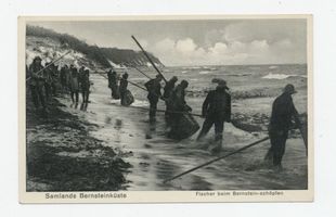  Samland, Bernsteinküste, Fischer beim Bernsteinschöpfen Samlandküste, Bernsteinfischer
