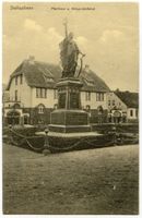 Ebenrode, Stadt, Kreis Ebenrode Stallupönen, Pfarrhaus und Kriegerdenkmal 