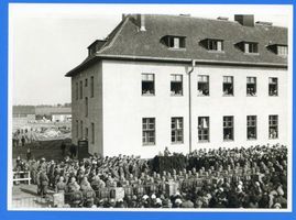 Bartenstein, Kreis Bartenstein Bartenstein, Ostpr., Kaserne mit Soldaten (Veranstaltung) 