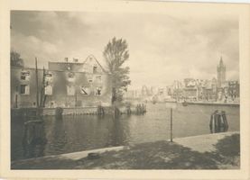 Königsberg (Pr.), Stadtkreis Königsberg Oberer Fischmarkt Königsberg, Blick zum Fischmarkt, links die alte Universität - nach der Zerstörung Кёнигсберг, вид на Рыбный рынок, слева старый университет — после разрушения