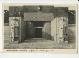 Hohenstein Kr. Osterode, Stadt, Kreis Osterode Hohenstein i. Ostpr., Reichsehrenmal Tannenberg - Eingang zur Hindenburggruft Хоэнштайн в Вост. Пруссии, Имперский памятник павшим Танненберг — вход в склеп Гинденбурга