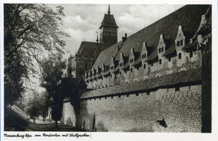 Marienburg, Westpr., Kreis Marienburg Marienburg i. Westpr., Die Marienburg von Nordosten mit Wallgraben Marienburg, Schloß