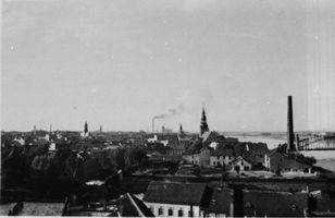 Tilsit, Stadt, Stadtkreis Tilsit Tilsit, Ortsansicht Richtung Deutsche Kirche und Rathaus von Tilsit-Preußen aus Тильзит, вид города в направлении Немецкой церкви и ратуши с Тильзит-Пройссена