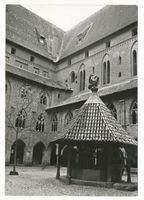 Marienburg, Westpr., Kreis Marienburg Marienburg, Die Marienburg, Kreuzhof mit Schloßbrunnen VIII Marienburg, Schloß