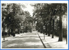 Lyck, Stadt, Kreis Lyck Hindenburgstraße Lyck, Blick von der Hindenburgstraße (fr. Bahnhofstr.) auf den Bahnhof II Лык, вид с Гинденбургштрассе (бывш. Банхофштрассе) на вокзал, II