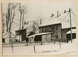 Pogegen, Kreis Tilsit-Ragnit Bahnhofstraße Pogegen, Bahnhofstraße, Haus Bieber und Bäckerei Tramp (rechts), Rückseite 