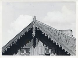 Wartendorf, Kreis Johannisburg Wartendorf,  Haus mit Giebelzier und Giebelpfahl 