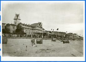 Cranz Kr. Samland, Ort, Kreis Samland Cranz Kr. Samland, Strand mit Hotel Monopol XI Cranz, Strandpromenade