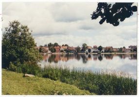 Rhein Kr. Lötzen, Kreis Lötzen Rhein Kr. Lötzen, Ortsansicht über den See 