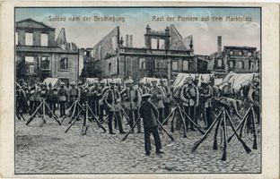 Soldau, Kreis Neidenburg Soldau, Marktplatz nach der Beschießung, Rast der Pioniere Erster Weltkrieg