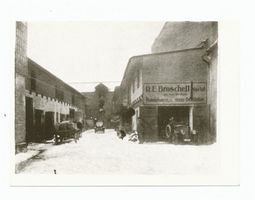 Tilsit, Stadt, Stadtkreis Tilsit Hohe Straße 92 Tilsit, Hohe Str. 92, Firma R. E. Boschell, Kolonialwaren und Gross-Destillation (Hofseite) I 