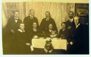 Tilsit, Stadt, Stadtkreis Tilsit  3 Tilsit, Gäste bei Familie Reimann Tilsit, nicht verortete Bildmotive