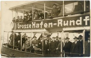Königsberg (Pr.), Stadtkreis Königsberg Königsberg, Mannschaft des Baltenverbandes bei Hafenrundfahrt in Hamburg Кёнигсберг, команда Балтийского союза на прогулке по порту в Гамбурге